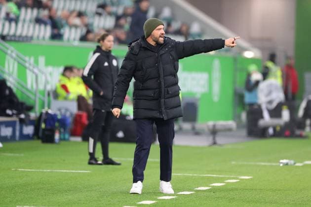 VfL Frankfurt, BL Women Wolfsburg, 08 11 2025, FUßBALL VfL Wolfsburg vs Eintracht Frankfurt, Google Pixel Women Bundesliga, Season 2025 26 Head Coach Stephan Lerch VfL Wolfsburg Wolfsburg
