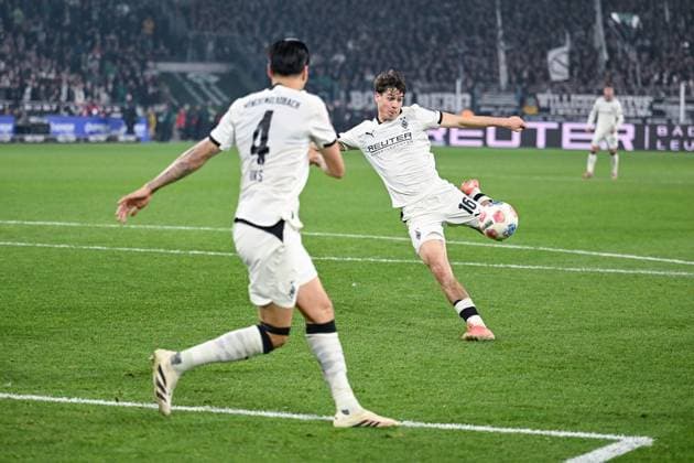 08 11 2025, Football, 1 Bundesliga, Matchday 11 Season 2025 2026, Borussia Mönchengladbach 1 FC Köln, Philipp Sander Borussia Mönchengladbach scores the goal to make it 1 0, xRHR PHOTO TKx Copyright: RHR-FOTOx RHR-FOTO TK
