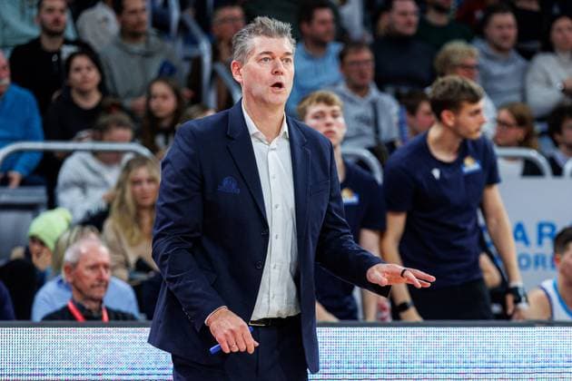 Klaus Perwas Frankfurt Skyliners, Coach , single picture, single photo, portrait, portraet, BMA365 Bamberg Baskets vs Frankfurt Skyliners, Basketball, easyCredit BBL, 7 Matchday, 08 11 2025 BMA365 Bamberg Baskets vs Frankfurt Skyliners, Basketball, easyCredit BBL, 7 Matchday, 08 11 2025 Bamberg Copyright: xEibner-Pressefoto G.xSantemizx EP_EER