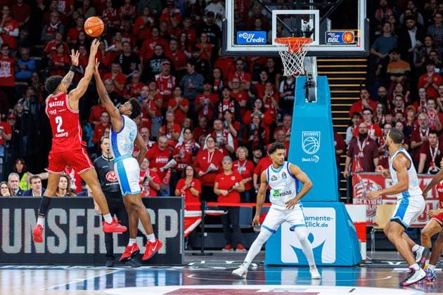 Ibi Watson BMA365 Bamberg Baskets, 02 , Nahiem Alleyne Frankfurt Skyliners, 04 , BMA365 Bamberg Baskets vs Frankfurt Skyliners, Basketball, easyCredit BBL, Matchday 7, 08 11 2025 BMA365 Bamberg Baskets vs Frankfurt Skyliners, Basketball, easyCredit BBL, Matchday 7, 08 11 2025 Bamberg Copyright: xEibner-Pressefoto G.xSantemizx EP_EER