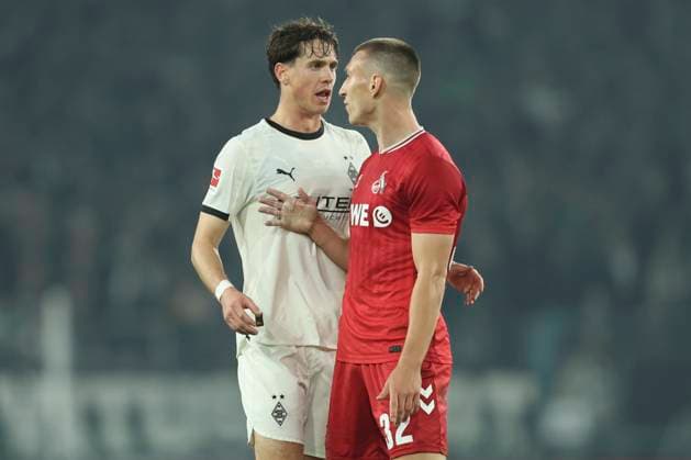 Philipp Sander (Borussia Mönchengladbach) und Kristoffer Lund (1. FC Koeln) diskutieren, Diskussion waehrend des spiels der Bundesliga zwischen Borussia Mönchengladbach und 1. FC Köln, Stadion im Borussia-Park am 08. November 2025 in Mönchengladbach, Deutschland. (Foto von Oliver Kaelke DeFodi Images) +++ Philipp Sander (Borussia Mönchengladbach) und Kristoffer Lund (1. FC Koeln) discusses, discussion during the Bundesliga match between Borussia Mönchengladbach and 1. FC Köln at Stadion im Borussia-Park on November 8, 2025 in Mönchengladbach, Germany. (Photo by Oliver Kaelke DeFodi Images) DFL regulations prohibit any use of photographs as image sequences and or quasi-video. (Photo by Oliver Kaelke DeFodi Images) Philipp Sander Borussia Mönchengladbach and Kristoffer Lund 1 FC Koeln discuss, discussion during the Bundesliga match between Borussia Mönchengladbach and 1 FC Koeln at Stadion im Borussia Park on November 08, 2025 in Mönchengladbach, Germany Photo by Oliver Kaelke DeFodi Images Philipp Sander Borussia Mönchengladbach and Kristoffer Lund 1 FC Koeln discusses, discussion during the Bundesliga match between Borussia Mönchengladbach and 1 FC Köln at Stadion im Borussia Park on November 8, 2025 in Mönchengladbach, Germany Photo by Oliver Kaelke DeFodi Images DFL regulations prohibit any use of photographs as image sequences and or quasi video Photo by Oliver Kaelke DeFodi Images
