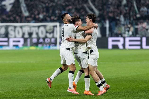 1 Soccer Bundesliga Borussia Mönchengladbach 1 FC Köln 08 11 2025 Cheering for 1 0 by Philipp Sander Borussia Mönchengladbach, 16 , Goal, Goal celebration 1 Soccer Bundesliga, Borussia Mönchengladbach 1 FC Köln, Mönchengladbach, BORUSSIA PARK on 08 11 2025 DFL REGULATIONS PROHIBIT ANY USE OF PHOTOGRAPHS AS IMAGE SEQUENCES AND OR QUASI VIDEO Copyright: xBEAUTIFULxSPORTS Wunderlx