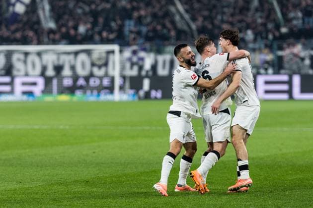 1 Soccer Bundesliga Borussia Mönchengladbach 1 FC Köln 08 11 2025 Cheering for 1 0 by Philipp Sander Borussia Mönchengladbach, 16 , Goal, Goal celebration 1 Soccer Bundesliga, Borussia Mönchengladbach 1 FC Köln, Mönchengladbach, BORUSSIA PARK on 08 11 2025 DFL REGULATIONS PROHIBIT ANY USE OF PHOTOGRAPHS AS IMAGE SEQUENCES AND OR QUASI VIDEO Copyright: xBEAUTIFULxSPORTS Wunderlx