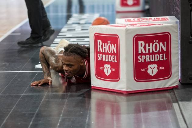 Bamberg, Germany 08 November 2025 1 BBL 2025 2026 BMA365 Bamberg Baskets vs Skyliners Frankfurt In the picture Cobe Williams Bamberg is fouled hard and lies on the ground Brose Arena Bayern Copyright: xFotostandx xSchmittx