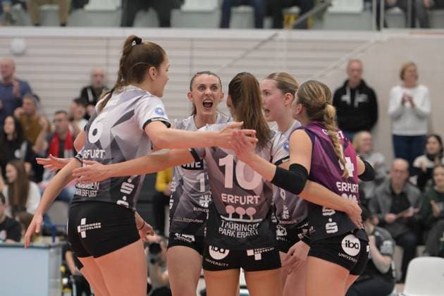 Isabel Kovacic 11 Schwarz Weiß Erfurt celebrates exuberantly with teammates Isabel Kovacic 11 Schwarz Weiß Erfurt celebrates Copyright: xSpeedshotx