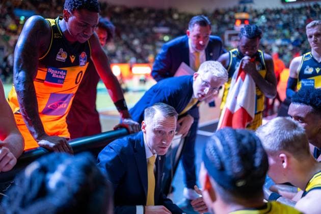 Mikko Riipinen MHP RIESEN Ludwigsburg, Head Coach , GER, MHP RIESEN Ludwigsburg vs EWE Baskets Oldenburg, easycredit BBL, Basketball, Bundesliga, Matchday 7, Season 2025 2026, 08 11 2025, GER, MHP RIESEN Ludwigsburg vs EWE Baskets Oldenburg, easycredit BBL, Basketball, Bundesliga, Matchday 7, Season 2025 2026, 08 11 2025 Ludwigsburg Copyright: xEibner-Pressefoto SaschaxWaltherx EP_EER