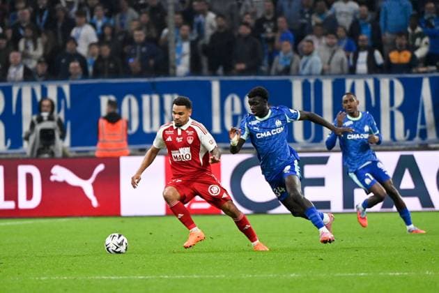Olympique de Marseille v Stade Brestois 29 - Ligue 1 McDonald s 2025 2026 77 Kenny LALA (sb29) - 34 Robinio VAZ (om) during the Ligue 1 McDonald s match between Marseille and Brest at Stade Velodrome on November 8, 2025 in Marseille, France. Marseille France  Copyright: xFEPx 776348199