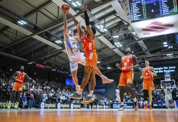 BASKETBALL EASYCREDIT BBL 7 GAME DAY SCIENCE CITY JENA NINERS CHEMNITZ FOR EDITORIAL PURPOSES ONLY p 08 11 2025 Jena Basketball easyCredit BBL 1 Basketball Bundesliga Season 2025 2026 7 Matchday Sparkassen Arena Science City Jena NINERS Chemnitz in photo Joe Wieskamp 10 Science City Jena in duel with Germany Thuringia Jena Copyright SaschaxFromm Copyright: SaschaxFromm doc836dcyggnyvqaolr1w3 ,EDITORIAL USE ONLY Copyright: SaschaxFromm