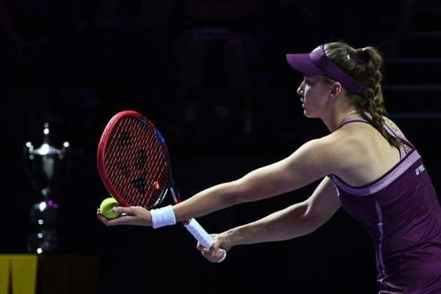 Aryna Sabalenka v Elena Rybakina - WTA, Tennis Damen Finals 2025 RIYADH, SAUDI ARABIA - NOVEMBER 8: Elena Rybakina of Kazakhstan in action against Aryna Sabalenka (not seen) of Belarus in the Singles Final of the 2025 WTA Finals, part of the Hologic WTA Tour, at King Saud University Indoor Arena in Riyadh, Saudi Arabia, on November 8, 2025. Artur Widak Anadolu Riyadh Saudi Arabia. Editorial use only. Please get in touch for any other usage.  Copyright: x2025xAnadoluxArturxWidakx