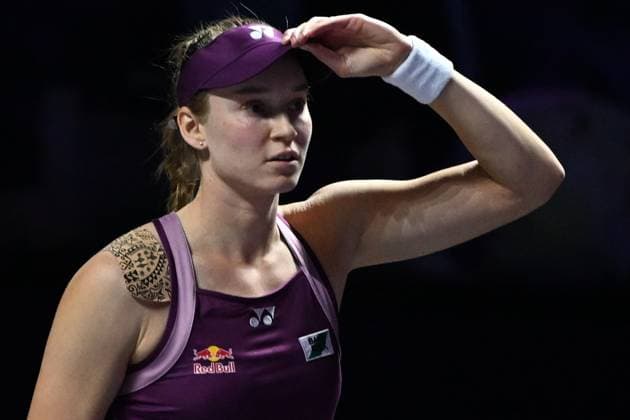 Aryna Sabalenka v Elena Rybakina - WTA, Tennis Damen Finals 2025 RIYADH, SAUDI ARABIA - NOVEMBER 8: Elena Rybakina of Kazakhstan in action against Aryna Sabalenka (not seen) of Belarus in the Singles Final of the 2025 WTA Finals, part of the Hologic WTA Tour, at King Saud University Indoor Arena in Riyadh, Saudi Arabia, on November 8, 2025. Artur Widak Anadolu Riyadh Saudi Arabia. Editorial use only. Please get in touch for any other usage.  Copyright: x2025xAnadoluxArturxWidakx
