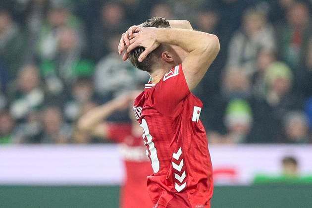 Mönchengladbach, Germany, 08 11 25 Marius Bülter 1 FC Köln is disappointed during the Bundesliga match between Borussia Mönchengladbach vs 1 FC Köln at the stadium in Borussia Park Mönchengladbach Stadion im Borussia Park North Rhine Westphalia Germany Copyright: xBrauer-Fotoagenturx xAdrianxSchlx