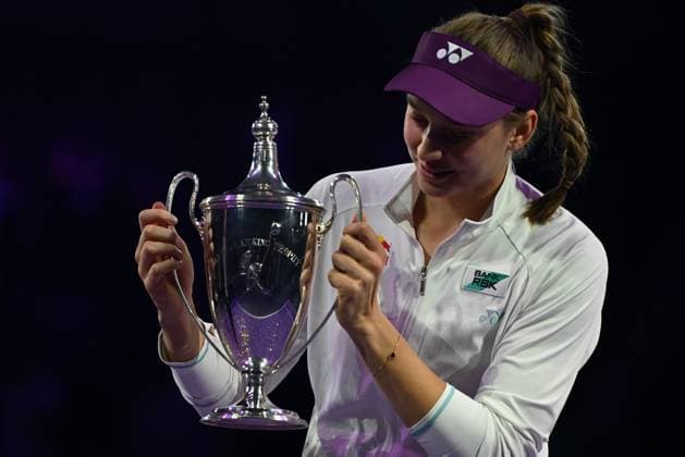 Aryna Sabalenka v Elena Rybakina - WTA, Tennis Damen Finals 2025 RIYADH, SAUDI ARABIA - NOVEMBER 8: Elena Rybakina of Kazakhstan lifts the trophy after winning the Singles Final of the 2025 WTA Finals against Aryna Sabalenka (not seen), part of the Hologic WTA Tour, at King Saud University Indoor Arena in Riyadh, Saudi Arabia, on November 8, 2025. Artur Widak Anadolu Riyadh Saudi Arabia. Editorial use only. Please get in touch for any other usage.  Copyright: x2025xAnadoluxArturxWidakx