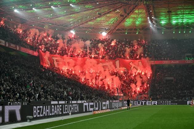 A lot of pyrotechnics in the Cologne fan block caused the match to be interrupted 08 11 2025, Football 1 Bundesliga, Season 2025 2026, Matchday 10, Borussia Mönchengladbach 1 FC Köln DFL regulations prohibit any use of photographs as image sequences and or quasi video Moenchengladbach Borussia Park Nordrhein Westfalen Germany Team2