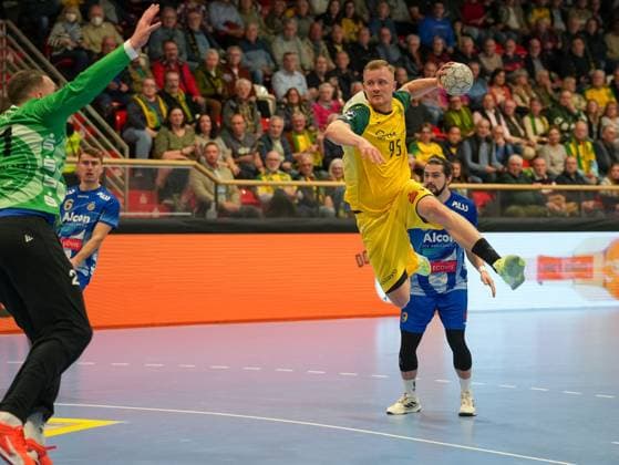 Jan von Boenigk VfL Eintracht Hagen, 95 on a jump shot on goal VfL Eintracht Hagen vs TV Grosswallstadt, Handball, 2 Bundesliga, Matchday 10, Season 2025 2026, 08 11 2025 VfL Eintracht Hagen vs TV Grosswallstadt, Handball, 2 Bundesliga, Matchday 10, Season 2025 2026, 08 11 2025 Hagen Copyright: xEibner-Pressefoto DamianxKruczynx EP_DKI