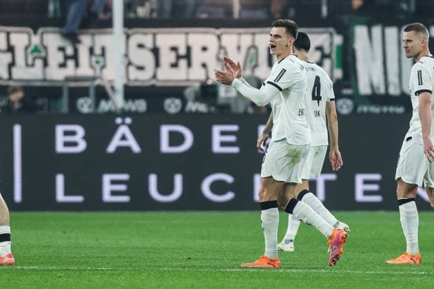 Sport, Soccer, Bundesliga Season 2025 2026 10 Matchday Borussia Mönchengladbach 1 FC Köln 08 11 2025, BORUSSIA PARK Goal celebration Borussia Mönchengladbach after the goal to 1 0 by Philipp Sander Borussia Mönchengladbach, 16 the players are happy Mönchengladbach BORUSSIA PARK North Rhine-Westphalia Germany