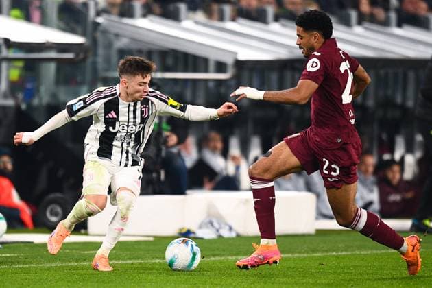 2025-11-08 Juventus FC v Torino FC - Serie A TURIN, ITALY - NOVEMBER 8: Francisco Conceicao of Juventus FC battles for the ball with Saul Coco of Torino FC during the Serie A match between Juventus FC and Torino FC at Juventus Stadium on November 8, 2025 in Turin, Italy. (Photo by Alberto Gandolfo BSR Agency) Turin Italy Content not available for redistribution in The Netherlands directly or indirectly through any third parties. Copyright: xBSRxAgencyx