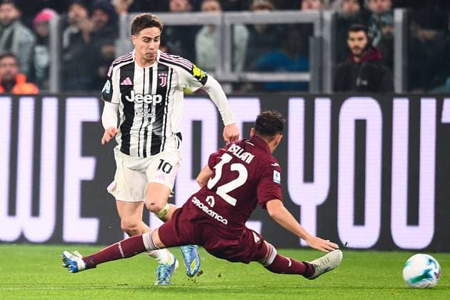 2025-11-08 Juventus FC v Torino FC - Serie A TURIN, ITALY - NOVEMBER 8: Kristjan Asllani of Torino FC, Kenan Yildiz of Juventus FC during the Serie A match between Juventus FC and Torino FC at Juventus Stadium on November 8, 2025 in Turin, Italy. (Photo by Alberto Gandolfo BSR Agency) Turin Italy Content not available for redistribution in The Netherlands directly or indirectly through any third parties. Copyright: xBSRxAgencyx
