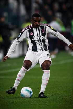 Juventus FC v Torino FC - Serie A Juventus defender Pierre Kalulu (15) is in action during the Serie A football match number 11, Juventus vs. Torino, at the Allianz Stadium in Turin, Piedmont, Italy, on November 8, 2025. Turin Piedmont Italy  Copyright: xMatteoxBottanellix originalFilename:bottanelli-juventus251108_npYSy.jpg