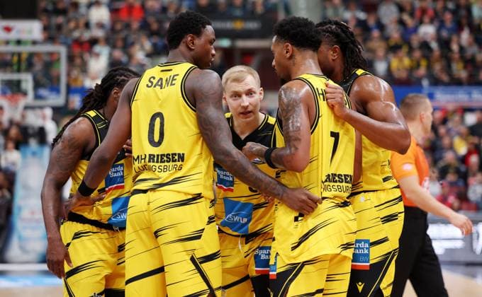 BAU 08 11 2025 Ludwigsburg Basketball MHP Riesen Ludwigsburg vs EWE Baskets Oldenburg, f l Babacar Sane, Toms Skuja LB , Elijah Hughes