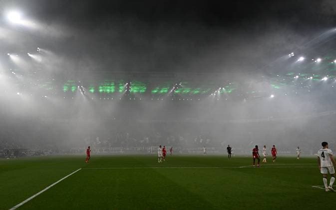 08 11 2025, xophax, Soccer 1 Bundesliga, Borussia Moenchengladbach 1 FC Köln Derby Pyro Fog in Stadium DFL DFB REGULATIONS PROHIBIT ANY USE OF PHOTOGRAPHS as IMAGE SEQUENCES and or QUASI VIDEO Moenchengladbach