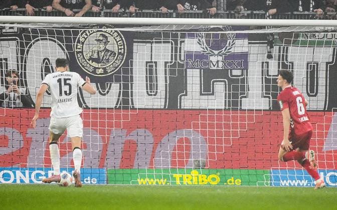 08 11 2025, xhbx, Soccer 1 Bundesliga, Borussia Moenchengladbach 1 FC Köln v l Goal scored, Goal to 3 0 by Haris Tabakovic Borussia Mönchengladbach DFL DFB REGULATIONS PROHIBIT ANY USE OF PHOTOGRAPHS as IMAGE SEQUENCES and or QUASI VIDEO Moenchengladbach
