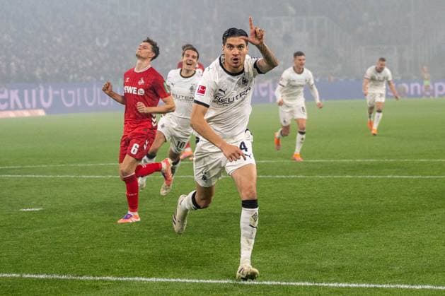 08 11 2025, Soccer 1 Bundesliga, Season 2025 2026, Matchday 10, Borussia Moenchengladbach 1 FC Koeln at Borussia Park in Moenchengladbach Kevin Diks Borussia Moenchengladbach, 04 celebrates his goal for 2 0 Important note According to the regulations of the DFL German Football League or the DFB German Football Association, it is prohibited, to utilize or have utilized photographs taken in the stadium and or of the match in the form of sequential images and or video-like photo series Foto Kirchner Media Thomas Haesler Copyright: xKirchner-Media ThomasxHaeslerx