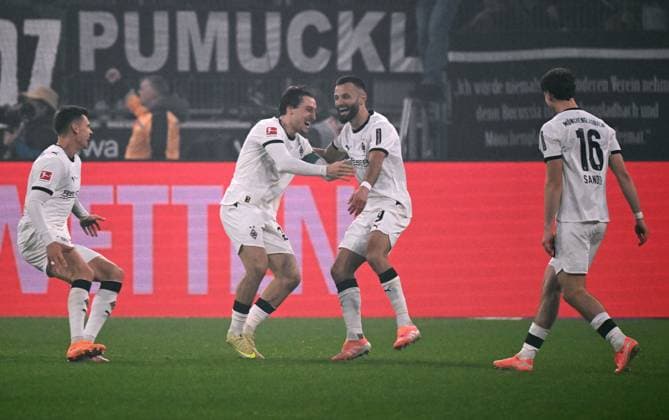Football, Bundesliga, Germany, Men, Season 2025 2026, Matchday 10, Borussia Park Mönchengladbach, Bor Mönchengladbach 1 FC Köln Cheers Haris Tabakovic BMG after his goal for 3 0 Cheers, joy, action