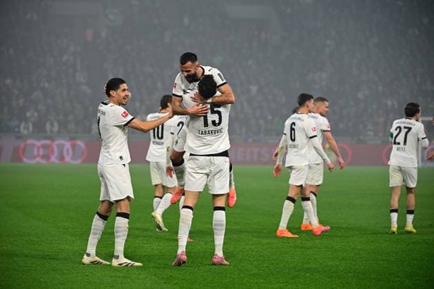 08 11 2025 Moenchengladbach Football, Men, Season 2025 2026, Borussia Moenchengladbach vs 1 FC Koeln Goal celebration Gladbach after the goal to 3 0 at v li Kevin Diks Gladbach , Haris Tabakovic Gladbach, 15 , Franck Honorat Gladbach is lifted up by Haris Tabakovic Gladbach DFL regulations prohibit any use of photographs as image sequences and or quasi video Borussia Park NRW Germany