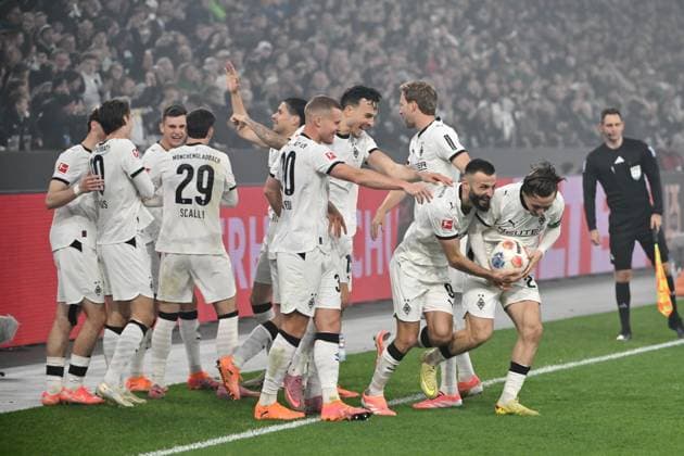 Gladbachs players celebrate Haris Tabakovics 3 0 Borussia Moenchengladbach 08 11 2025, Football 1 Bundesliga, Season 2025 2026, 10 Matchday, Borussia Mönchengladbach 1 FC Köln DFL regulations prohibit any use of photographs as image sequences and or quasi video Moenchengladbach Borussia Park Nordrhein Westfalen Germany Team2