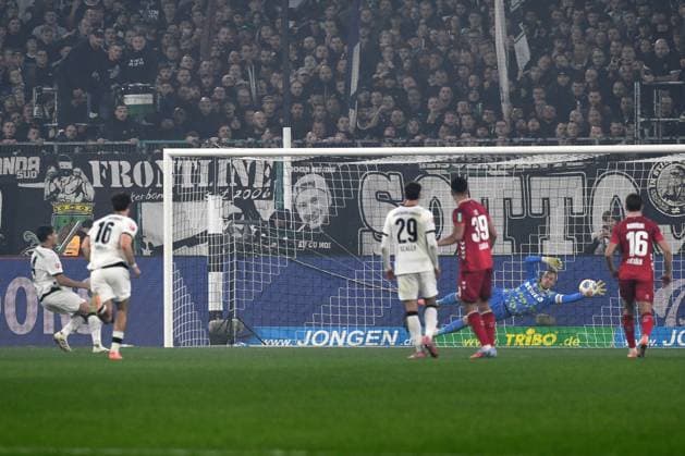Kevin Diks (Borussia Moenchengladbach) Tor zum 2:0 waehrend des Spiels der Bundesliga zwischen Borussia Mönchengladbach und dem 1. FC Köln, Borussia-Park am 08. November 2025 in Mönchengladbach, Deutschland. (Foto von Ralf Treese DeFodi Images) +++ Kevin Diks (Borussia Moenchengladbach) scores his team?s second goal during the Bundesliga match between Borussia Mönchengladbach and 1. FC Köln at Borussia-Park on November 8, 2025 in Mönchengladbach, Germany. (Photo by Ralf Treese DeFodi Images) DFL regulations prohibit any use of photographs as image sequences and or quasi-video. (Photo by Ralf Treese DeFodi Images) Kevin Diks Borussia Moenchengladbach goal for 2 0 during the Bundesliga match between Borussia Mönchengladbach and 1 FC Köln, Borussia Park on November 08, 2025 in Mönchengladbach, Germany Photo by Ralf Treese DeFodi Images Kevin Diks Borussia Moenchengladbach scores his team?s second goal during the Bundesliga match between Borussia Mönchengladbach and 1 FC Köln at Borussia Park on November 8, 2025 in Mönchengladbach, Germany Photo by Ralf Treese DeFodi Images DFL regulations prohibit any use of photographs as image sequences and or quasi video Photo by Ralf Treese DeFodi Images