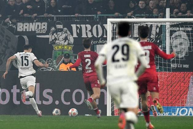 Haris Tabakovic (Borussia Moenchengladbach) Tor zum 3:0 waehrend des Spiels der Bundesliga zwischen Borussia Mönchengladbach und dem 1. FC Köln, Borussia-Park am 08. November 2025 in Mönchengladbach, Deutschland. (Foto von Ralf Treese DeFodi Images) +++ Haris Tabakovic (Borussia Moenchengladbach) scores his team?s third goal during the Bundesliga match between Borussia Mönchengladbach and 1. FC Köln at Borussia-Park on November 8, 2025 in Mönchengladbach, Germany. (Photo by Ralf Treese DeFodi Images) DFL regulations prohibit any use of photographs as image sequences and or quasi-video. (Photo by Ralf Treese DeFodi Images) Haris Tabakovic Borussia Moenchengladbach goal for 3 0 during the Bundesliga match between Borussia Mönchengladbach and 1 FC Köln, Borussia Park on November 08, 2025 in Mönchengladbach, Germany Photo by Ralf Treese DeFodi Images Haris Tabakovic Borussia Moenchengladbach scores his team?s third goal during the Bundesliga match between Borussia Mönchengladbach and 1 FC Köln at Borussia Park on November 8, 2025 in Mönchengladbach, Germany Photo by Ralf Treese DeFodi Images DFL regulations prohibit any use of photographs as image sequences and or quasi video Photo by Ralf Treese DeFodi Images