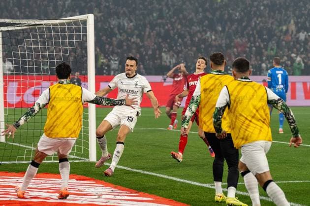 08 11 2025, Soccer 1 Bundesliga, Season 2025 2026, Matchday 10, Borussia Moenchengladbach 1 FC Koeln at Borussia Park in Moenchengladbach Haris Tabakovic Borussia Moenchengladbach, 15 celebrates his goal for 3 0 Important note According to the regulations of the DFL German Football League and the DFB German Football Association, it is forbidden, to utilize or have utilized photographs taken in the stadium and or of the match in the form of sequential images and or video-like photo series Foto Kirchner Media Thomas Haesler Copyright: xKirchner-Media ThomasxHaeslerx