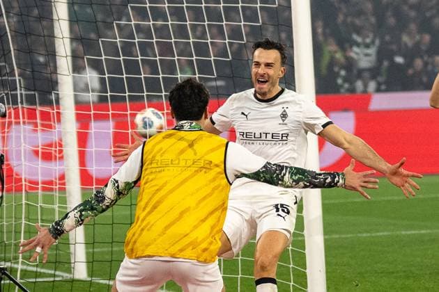 08 11 2025, Soccer 1 Bundesliga, Season 2025 2026, Matchday 10, Borussia Moenchengladbach 1 FC Koeln at Borussia Park in Moenchengladbach Haris Tabakovic Borussia Moenchengladbach, 15 and Giovanni Reyna Borussia Moenchengladbach, 13 celebrate the goal to make it 3-0 Important note In accordance with the regulations of the DFL German Football League and the DFB German Football Association, it is prohibited to use or have used photographs taken in the stadium or of the match in the form of sequential images or video-like photo series Foto Kirchner Media Thomas Haesler Copyright: xKirchner-Media ThomasxHaeslerx