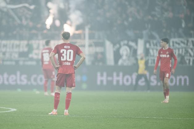 1 Soccer Bundesliga Borussia Mönchengladbach 1 FC Köln 08 11 2025 Marius Bülter 1 FC Köln, 30 frustrated after the 3 0 1 Soccer Bundesliga, Borussia Mönchengladbach 1 FC Köln, Mönchengladbach, BORUSSIA PARK on 08 11 2025 DFL REGULATIONS PROHIBIT ANY USE OF PHOTOGRAPHS AS IMAGE SEQUENCES AND OR QUASI VIDEO Copyright: xBEAUTIFULxSPORTS Wunderlx