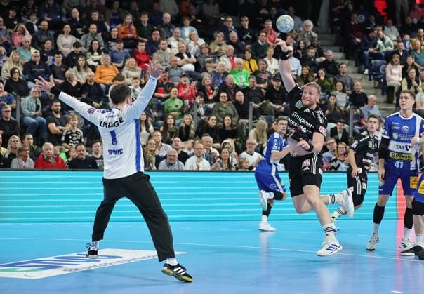 08 11 2025 Handball 1 Bundesliga DAIKIN HBL Season 2025 2026 11 Matchday HC Erlangen Metropolregion Nürnberg HCE ThSV Eisenach DaMa xdaxmax Mitja Spikic 1, ThSV Eisenach Maciej Gebala 77, HC Erlangen HCE