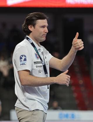 08 11 2025 Handball 1 Bundesliga DAIKIN HBL Season 2025 2026 11 Matchday HC Erlangen Metropolregion Nuremberg HCE ThSV Eisenach DaMa xdaxmax Johannes Sellin Coach HC Erlangen HCE indicates gestures directs gives instructions