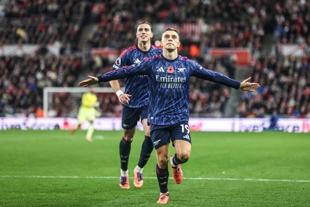 Premier League Sunderland v Arsenal Leandro Trossard of Arsenal celebrates his goal to make it 1-2 during the Premier League match Sunderland vs Arsenal at Stadium Of Light, Sunderland, United Kingdom, 8th November 2025 (Photo by Alfie Cosgrove News Images) Sunderland Stadium Of Light Tyne and Wear United Kingdom Copyright: xAlfiexCosgrove NewsxImagesx