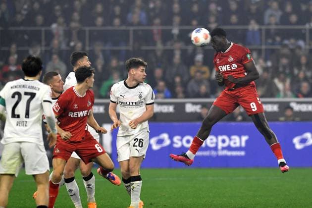 Ragnar Ache (1. FC Koeln) in Aktion, am Ball, Einzelaktion waehrend des Spiels der Bundesliga zwischen Borussia Mönchengladbach und dem 1. FC Köln, Borussia-Park am 08. November 2025 in Mönchengladbach, Deutschland. (Foto von Ralf Treese DeFodi Images) +++ Ragnar Ache (1. FC Koeln) controls the ball during the Bundesliga match between Borussia Mönchengladbach and 1. FC Köln at Borussia-Park on November 8, 2025 in Mönchengladbach, Germany. (Photo by Ralf Treese DeFodi Images) DFL regulations prohibit any use of photographs as image sequences and or quasi-video. (Photo by Ralf Treese DeFodi Images) Ragnar Ache 1 FC Koeln in action, on the ball, single action during the Bundesliga match between Borussia Mönchengladbach and 1 FC Köln, Borussia Park on November 08, 2025 in Mönchengladbach, Germany Photo by Ralf Treese DeFodi Images Ragnar Ache 1 FC Koeln controls the ball during the Bundesliga match between Borussia Mönchengladbach and 1 FC Köln at Borussia Park on November 8, 2025 in Mönchengladbach, Germany Photo by Ralf Treese DeFodi Images DFL regulations prohibit any use of photographs as image sequences and or quasi video Photo by Ralf Treese DeFodi Images