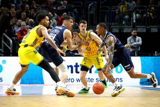 DEU, easyCredit BBL, ALBA vs SYNTAINICS MBC, 08 11 2025, Uber Arena, Berlin, DEU, easyCredit BBL, ALBA vs SYNTAINICS MBC, pictured Norris Agbakoko ALBA Berlin 17 , JONAS MATTISSECK ALBA Berlin 9 , Jure Planinic SYNTAINICS MBC 44 , Charles Callison SYNTAINICS MBC 23 nordphotoxGmbHx xEngler nph00076