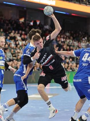 08 11 2025 Handball 1 Bundesliga DAIKIN HBL Season 2025 2026 11 Matchday HC Erlangen Metropolregion Nürnberg HCE ThSV Eisenach DaMa xdaxmax Felix Aellen 22, ThSV Eisenach Sander Andreassen Overjordet 8, HC Erlangen HCE