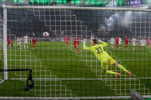 Luca Waldschmidt Koeln 7 scores the goal for 3 1 by penalty 08 11 2025 Soccer Borussia Moenchengladbach vs 1 FC Koeln, Borussia Park, Moenchengladbach, DFB DFL REGULATIONS PROHIBIT ANY USE OF PHOTOGRAPHS AS IMAGE SEQUENCES AND OR QUASI VIDEO Copyright: xpepphotox xHorstxMauelshagenx pep00321, pep_20251108_hm_198068
