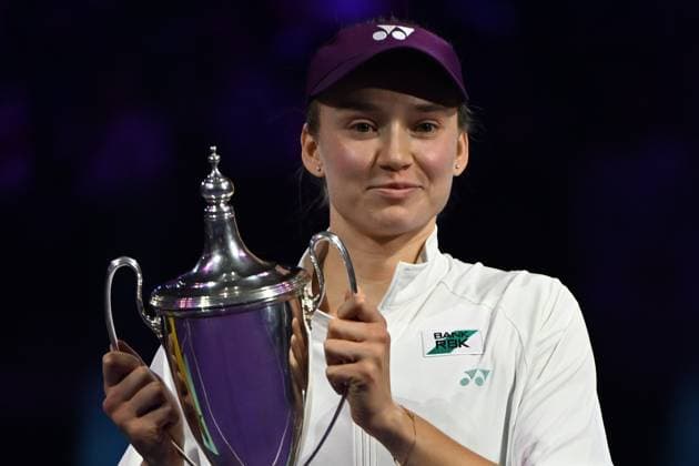 Elena Rybakina wins Billie Jean King trophy at 2025 WTA, Tennis Damen Finals RIYADH, SAUDI ARABIA - NOVEMBER 8: Elena Rybakina of Kazakhstan lifts the Billie Jean King trophy after defeating Aryna Sabalenka (not seen) in the Singles Final of the WTA Finals Riyadh, part of the Hologic WTA Tour, at King Saud University Indoor Arena in Riyadh, Saudi Arabia, on November 8, 2025. Artur Widak Anadolu Riyadh Saudi Arabia. Editorial use only. Please get in touch for any other usage.  Copyright: x2025xAnadoluxArturxWidakx
