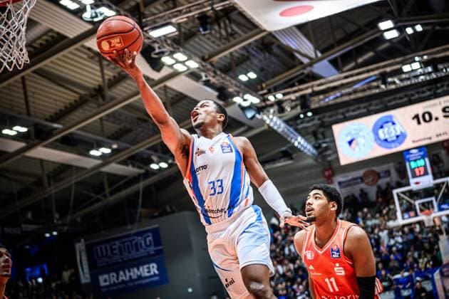 easycredit BBL Basketball Bundesliga 2025 2026 7 Matchday 08 11 2025 Science City Jena vs NINERS Chemnitz Eric Washington Jena with the free basket shot Sparkassen Arena