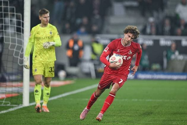 08 11 2025, Football, 1 Bundesliga, Matchday 11 Season 2025 2026, Borussia Mönchengladbach 1 FC Köln, Luca Waldschmidt 1 FC Köln celebrates the goal for 3 1, Goalkeeper Moritz Nicolas Borussia Mönchengladbach xRHR PHOTO TKx Copyright: RHR-FOTOx RHR-FOTO TK