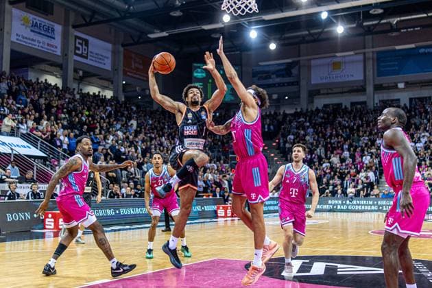 Len Schoormann Ratiopharm Ulm, 01 vs Melvin Jostmann Telekom Baskets Bonn, 12 , Grayson Murphy Telekom Baskets Bonn, 07 , Joel Sadu Aminu Telekom Baskets Bonn, 21 watch Telekom Baskets Bonn vs Ratiopharm Ulm, Basketball, easy Credit BBL, 07 Matchday, 2025 2026, 08 11 2025 Telekom Baskets Bonn vs Ratiopharm Ulm, Basketball, easy Credit BBL, 07 Matchday, 2025 2026, 08 11 2025 Bonn Copyright: xEibner-Pressefoto GerhardxWingenx EP_GWR