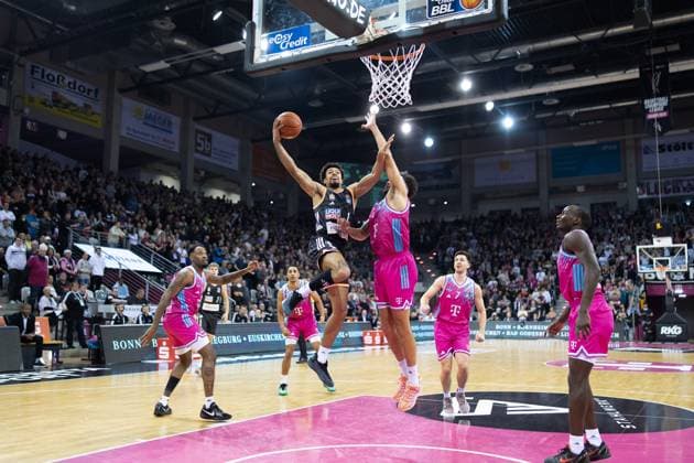 Den Schoormann Ratiopharm Ulm, 01 prevails against Michael Kessens Telekom Baskets Bonn, 06 Telekom Baskets Bonn vs Ratiopharm Ulm, Basketball, easy Credit BBL, 07 Matchday, 2025 2026, 08 11 2025 Telekom Baskets Bonn vs Ratiopharm Ulm, Basketball, easy Credit BBL, 07 Matchday, 2025 2026, 08 11 2025 Bonn Copyright: xEibner-Pressefoto GerhardxWingenx EP_GWR