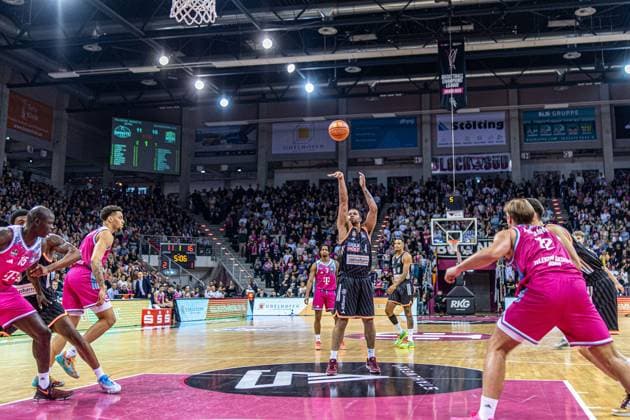Christopher Ledlum Ratiopharm Ulm, 04 at free throw Telekom Baskets Bonn vs Ratiopharm Ulm, Basketball, easy Credit BBL, 07 Matchday, 2025 2026, 08 11 2025 Telekom Baskets Bonn vs Ratiopharm Ulm, Basketball, easy Credit BBL, 07 Matchday, 2025 2026, 08 11 2025 Bonn Copyright: xEibner-Pressefoto GerhardxWingenx EP_GWR