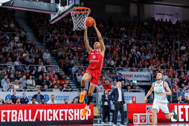 Austin Crowley BMA365 Bamberg Baskets, 85 , single picture, single photo, portrait, portraet, dunking, BMA365 Bamberg Baskets vs Frankfurt Skyliners, Basketball, easyCredit BBL, 7 Matchday, 08 11 2025 BMA365 Bamberg Baskets vs Frankfurt Skyliners, Basketball, easyCredit BBL, 7 Matchday, 08 11 2025 Bamberg Copyright: xEibner-Pressefoto G.xSantemizx EP_EER