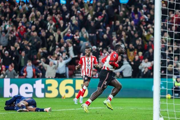 Sunderland v Arsenal, Premier League Sunderland forward Brian Brobbey (9) scores a GOAL 2-2 and celebrates during the Sunderland v Arsenal Premier League match at the Stadium of Light, Sunderland, England on 8 November 2025 Credit: Phil Duncan Every Second Media Editorial use only. All images are copyright Every Second Media Limited. No images may be reproduced without prior permission. All rights reserved. Premier League and Football League images are subject to licensing agreements with Football DataCo Limited. see https: www.football-dataco.com Copyright: xIMAGO EveryxSecondxMediax ESM-1659-0069 PhilxDuncanx xEveryxSecondxMediax