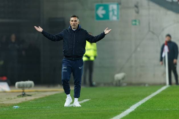 Stefan Leitl Hertha BSC Berlin on the touchline, 1 FC Kaiserslautern vs Hertha BSC Berlin, Football, 2 Bundesliga, Matchday 12, Season 2025 2026, 08 11 2025 1 FC Kaiserslautern vs Hertha BSC Berlin, Football, 2 Bundesliga, Matchday 12, Season 2025 2026, 08 11 2025 Copyright: xEibner-Pressefoto AlexanderxNeisx EP_ANS